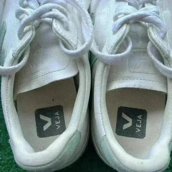 VEJA - Picture 3 of 7